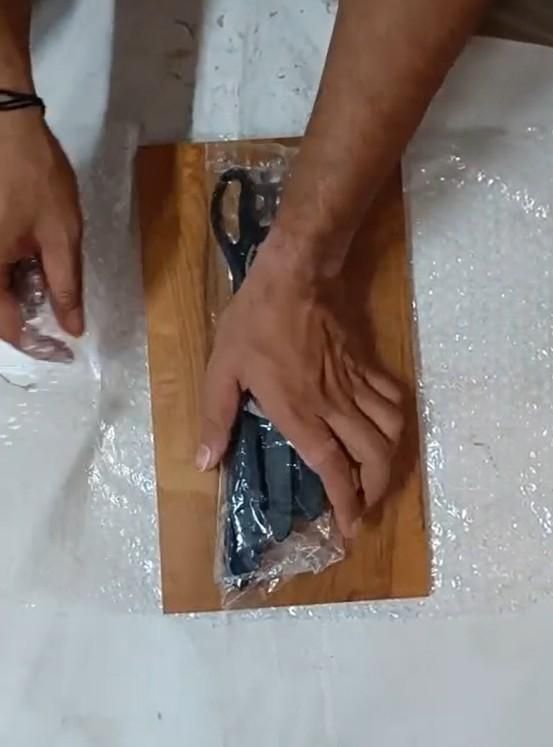Wooden Chopping Board With 5-Pcs Knife Set Free